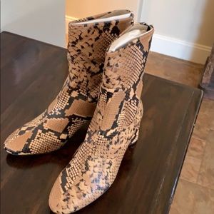 NEW Zara Snakeskin Boots